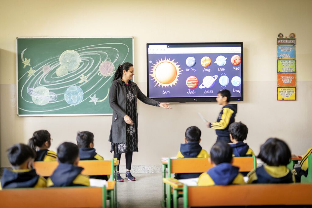 Renting a Projector for Education in modern classrooms